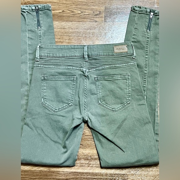 Zara olive green jeans, zipper detail. Size 2. Excellent condition - Picture 9 of 10